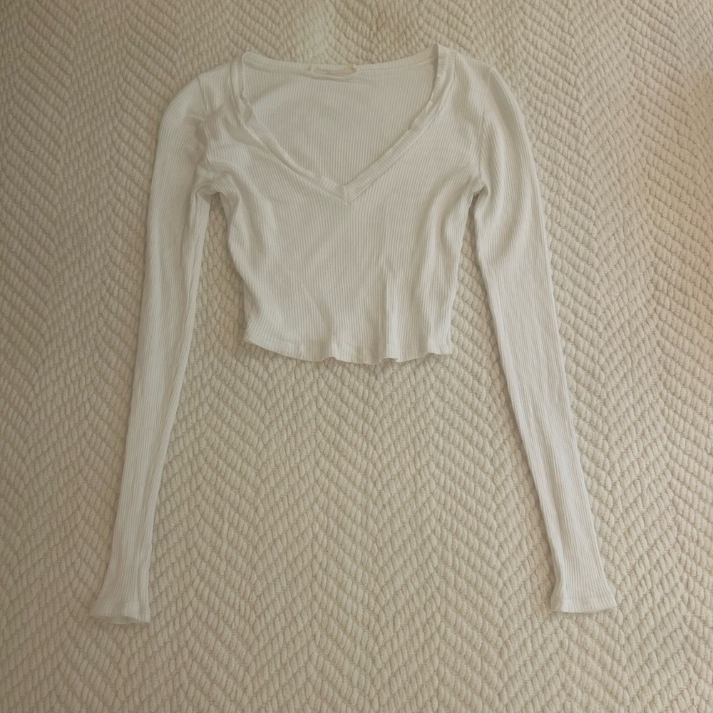Long sleeve white cropped top! Super cute!